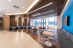 Holiday Inn Express Shanghai Tangzhen by IHG