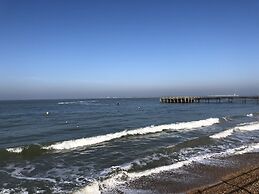 Waters Edge Apartment at Beach House