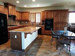 Luxury Custom Home in Oakdale Parkview