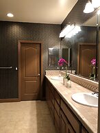 Luxury Custom Home in Oakdale Parkview