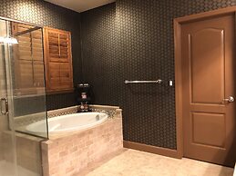 Luxury Custom Home in Oakdale Parkview