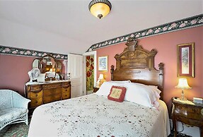 Secrets on Main Bed & Breakfast