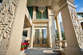 Sun Moon Lake Queen Castle Hotel