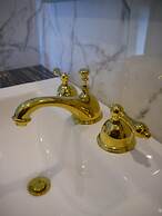 Sun Moon Lake Queen Castle Hotel