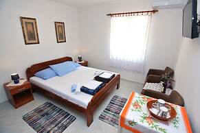 Apartments & Rooms Vanja