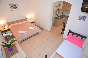 Apartments & Rooms Vanja