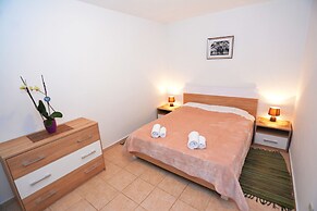 Apartments & Rooms Vanja