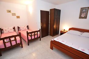 Apartments & Rooms Vanja