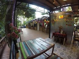 Nua Tone Resort & Cafe