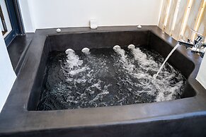 George & Joanna Suites