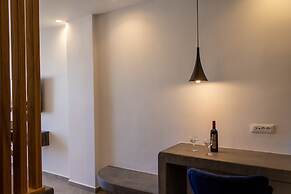 George & Joanna Suites