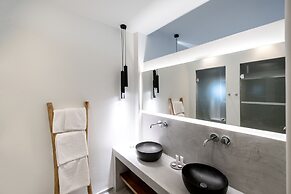 George & Joanna Suites