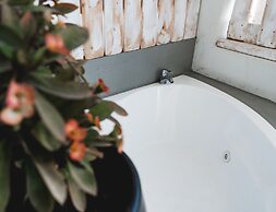 George & Joanna Suites