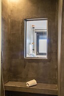 George & Joanna Suites