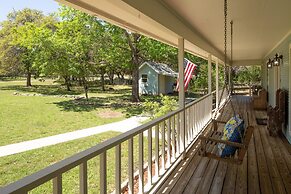 Casa Azul Cd 28920 3 Bedroom Home by RedAwning