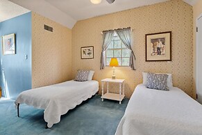 Casa Azul Cd 28920 3 Bedroom Home by RedAwning