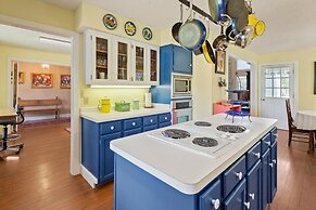 Casa Azul Cd 28920 3 Bedroom Home by RedAwning