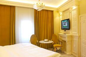 Elegance Hotel