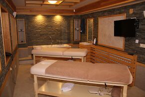 7 Pools SPA & Apartments