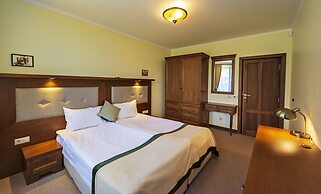 7 Pools SPA & Apartments