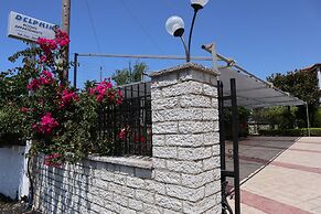 Delphin Rooms Sivota