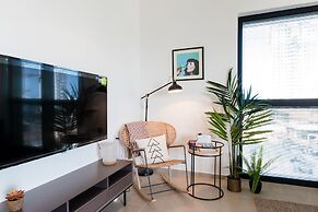 Artsy Modern Bright Apt in Bat Yam