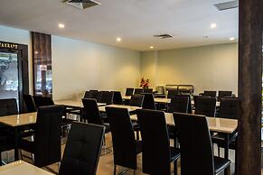 Capital O 664 Romance Hotel