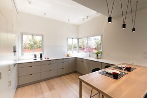 Live like Royalty in TLV DLX 2 Floor Apt