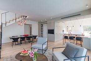 Live like Royalty in TLV DLX 2 Floor Apt