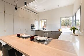 Live like Royalty in TLV DLX 2 Floor Apt