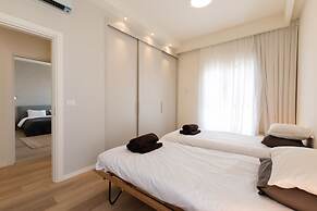 Live like Royalty in TLV DLX 2 Floor Apt