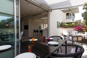 Live like Royalty in TLV DLX 2 Floor Apt