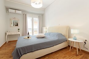 Cozy Flat in hip Koukaki