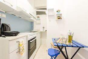 Cozy Flat in hip Koukaki