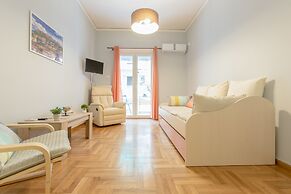 Cozy Flat in hip Koukaki