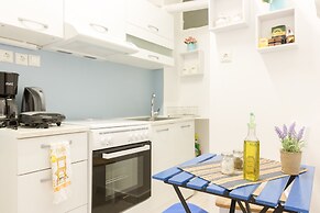 Cozy Flat in hip Koukaki