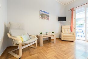Cozy Flat in hip Koukaki