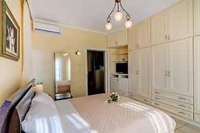 Casa di Elena Venetian Old Town Home