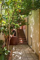 Steps to the Beach Spacious Home-Parking