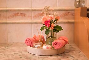 Steps to the Beach Spacious Home-Parking