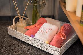 Steps to the Beach Spacious Home-Parking