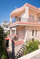 Steps to the Beach Spacious Home-Parking