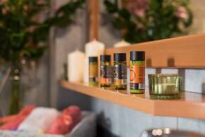 Steps to the Beach Spacious Home-Parking