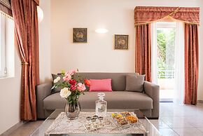 Steps to the Beach Spacious Home-Parking