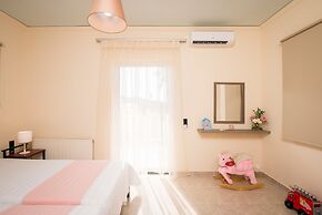 Steps to the Beach Spacious Home-Parking