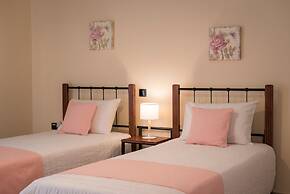 Steps to the Beach Spacious Home-Parking