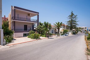Steps to the Beach Spacious Home-Parking