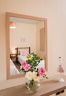 Steps to the Beach Spacious Home-Parking