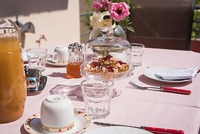 Steps to the Beach Spacious Home-Parking