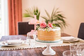 Steps to the Beach Spacious Home-Parking